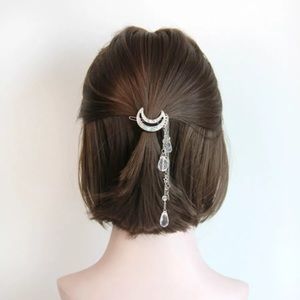 🌻Bundle 3/$30🌻Silver tone Moon & Stars Hair Clip
